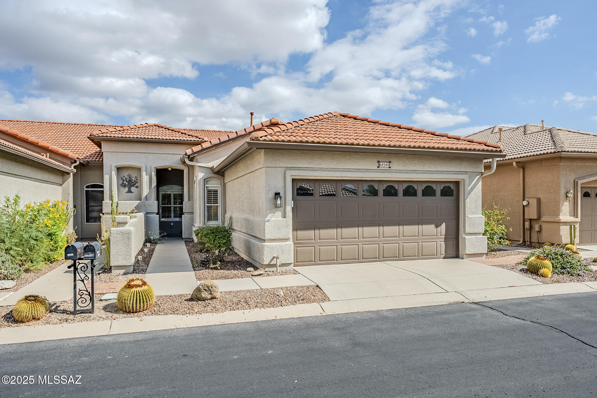 Priced to sell with motivated sellers! This well-sought-after, private, and largest floorplan, Naples model Villa, is steps away from the clubhouse and all Saddlebrooke HOA 1, and its amenities have to offer! Location, location, location!
Situated ON the GOLF COURSE with MOUNTAIN VIEWS, and north/south orientation, and a primary bedroom with the same views with patio access. This open, split 2-bedroom floorplan, and 2 bath Villa with a DEN and flex space
boasts soaring ceilings, a spacious floorplan, and 3.5'' lifetime warrentied wood plantation shutters throughout. 5-year-old roof and additional HOA includes ALL exterior maintenance. Comes tastefully furnished, down to the linen,
dishes, and your own GOLF CART! Move-in ready, just grab your suitcase and welcome home! MUST SEE in person