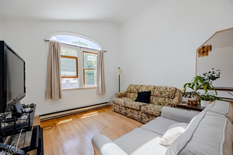 Barry Lakes - Residential