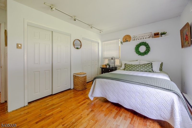 Barry Lakes - Residential