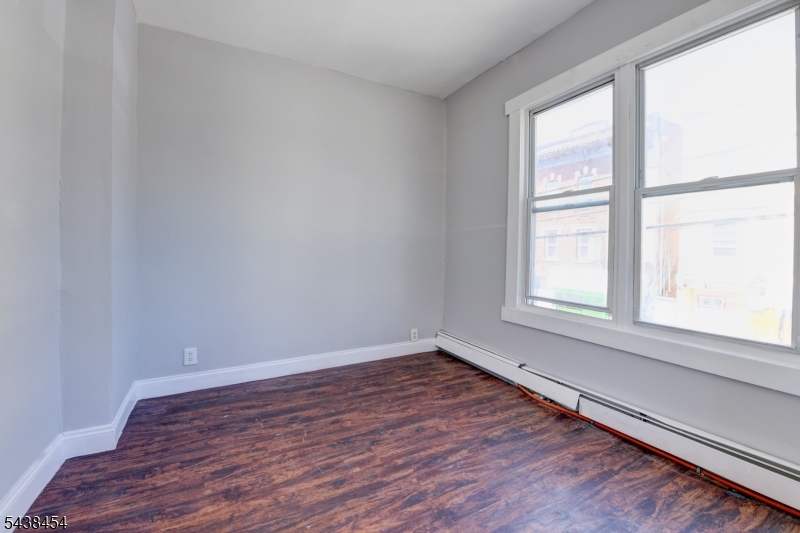 FORTH WARD - Commercial Sale