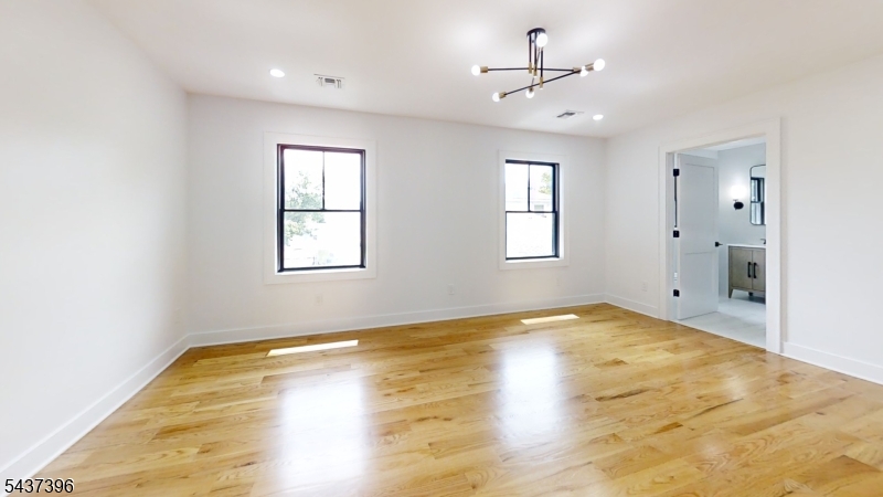 5 POINTS- RP BOARDER - Residential Lease