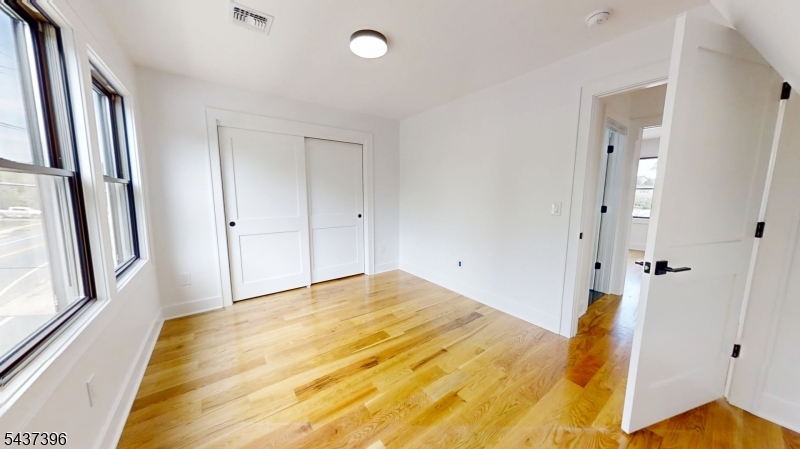5 POINTS- RP BOARDER - Residential Lease