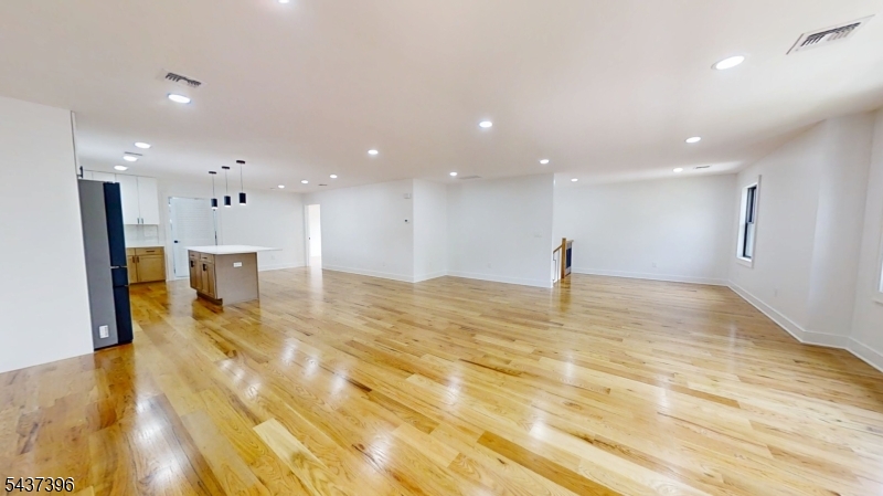 5 POINTS- RP BOARDER - Residential Lease