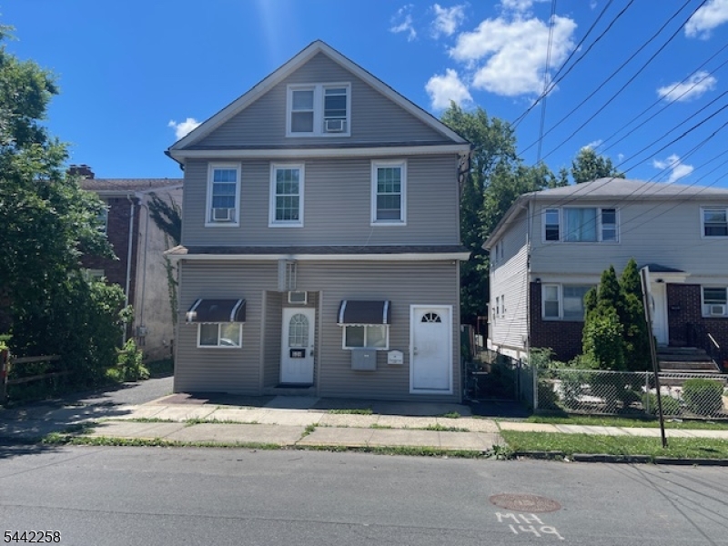Office space available with excellent visibility on busy Roselle st. great for professional office, beauty, retail or similar uses.Space has Private bathroom, with option - office fully furnished.Utilities paid by landlord.