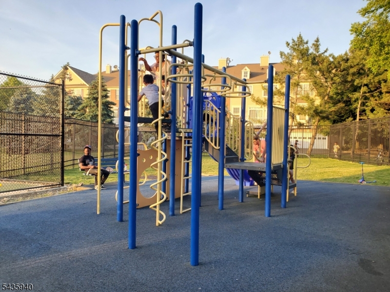 Socierty Hill II - Residential