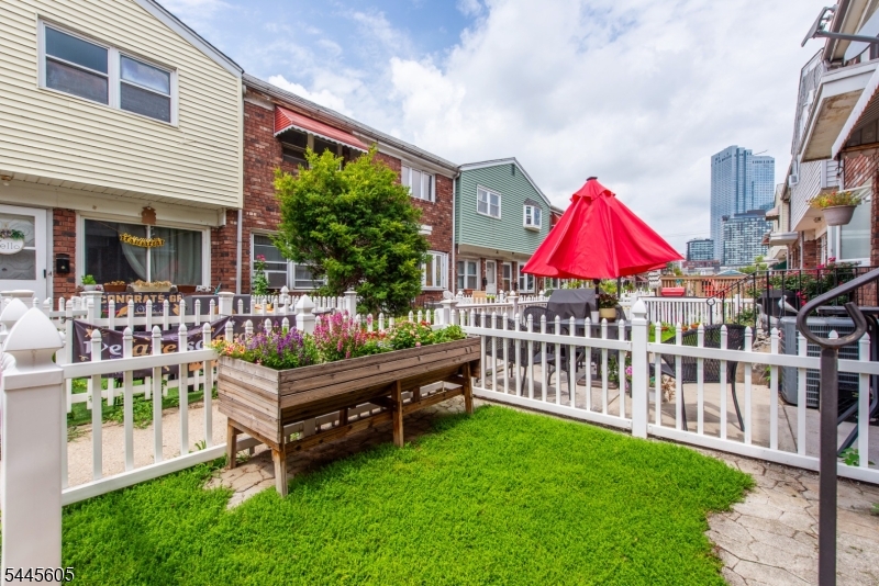 Journal Sq/Hilltop - Residential