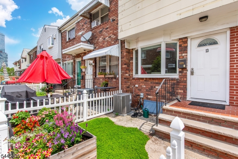 Journal Sq/Hilltop - Residential