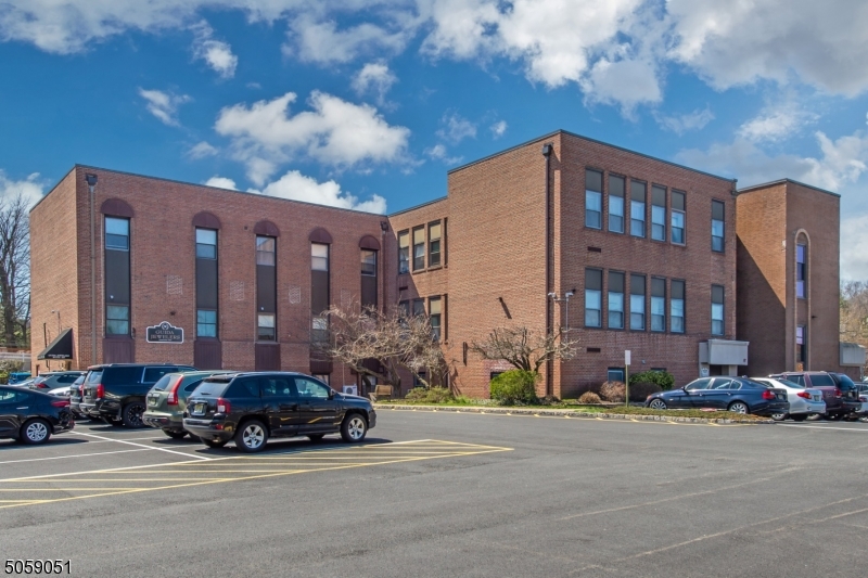 School House Plaza Downtown - Residential