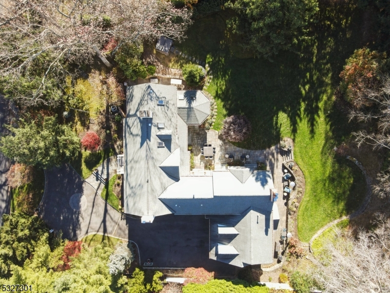 OLD SHORT HILLS - Residential