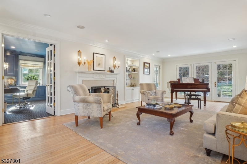 OLD SHORT HILLS - Residential