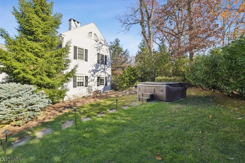 OLD SHORT HILLS - Residential