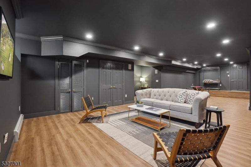 OLD SHORT HILLS - Residential