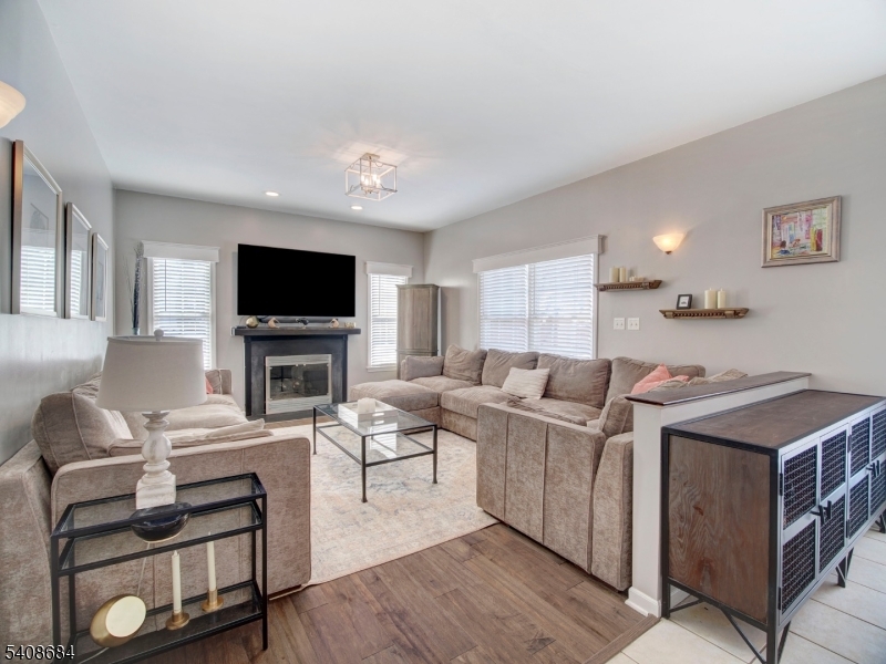 POETS PEAK - Residential