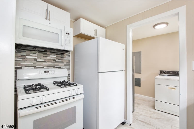 SILVER LAKE - Residential Lease