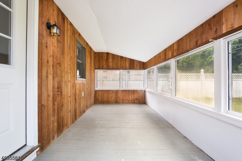 SILVER LAKE - Residential Lease