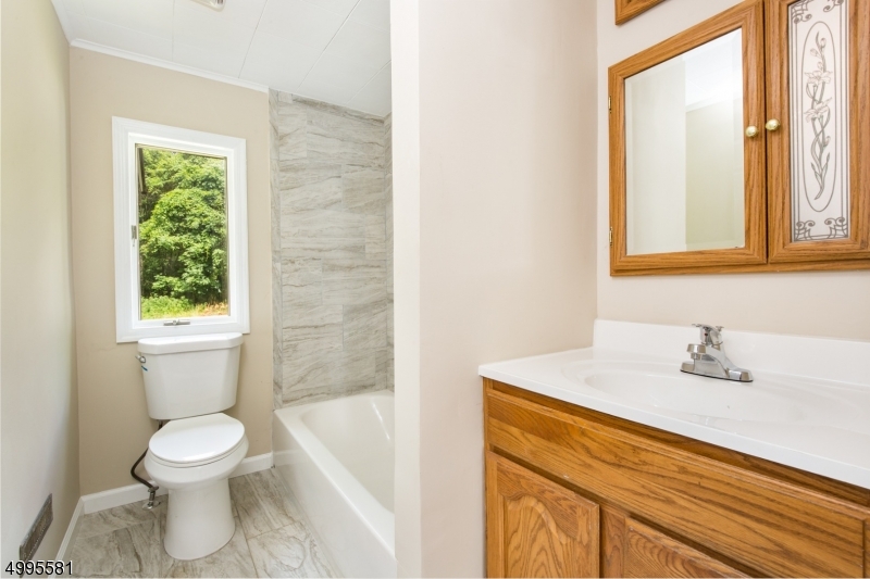 SILVER LAKE - Residential Lease