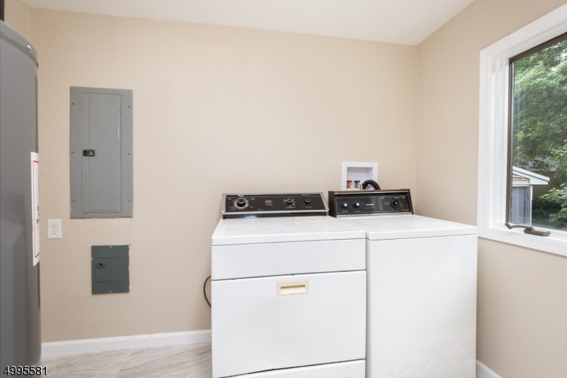 SILVER LAKE - Residential Lease