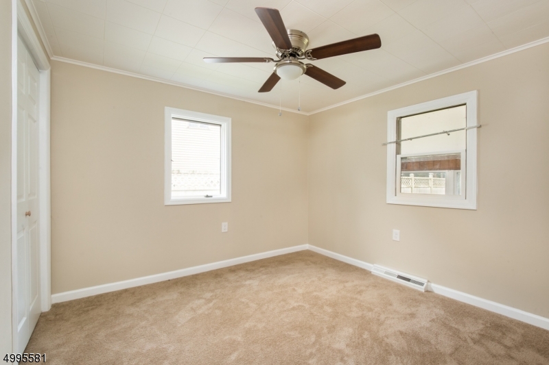 SILVER LAKE - Residential Lease