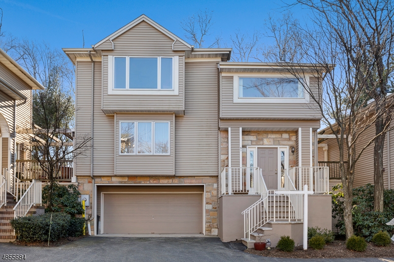 Enjoy this beautiful 2 bedrooms, 2 1/2 full baths, bright open floor plan detach town house in the prestige Crystal Woods. Enjoy Crystal Woods Amenities Tennis Court, Pool, Play ground and much more.