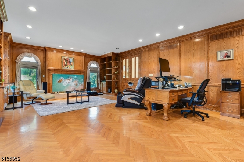 COUNTRY CLUB ESTATES - Residential