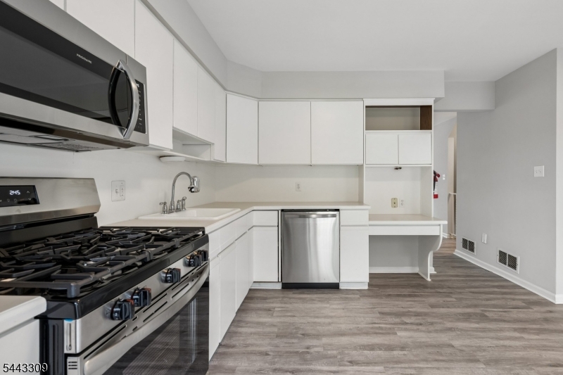 East Grand Manor - Residential