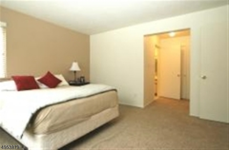 DRAKESVILLE - Residential Lease