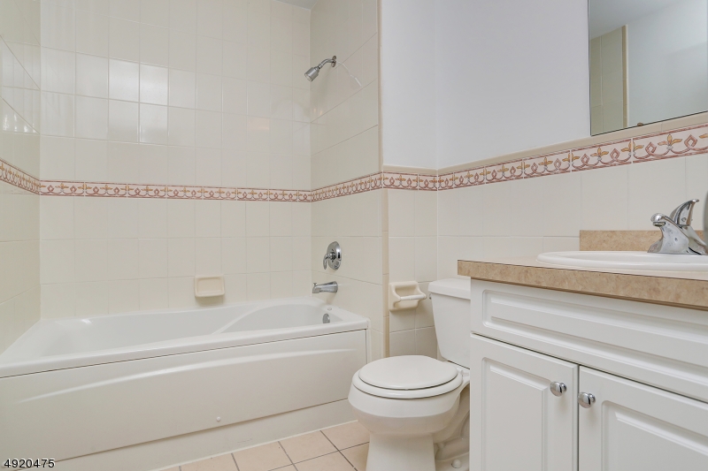 Glenmont Commons - Residential Lease
