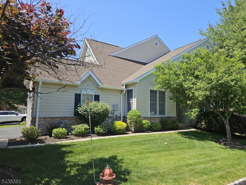WELL- MAINTAINED 3-BEDROOM END-UNIT TOWNHOUSE "LARCHMONT MODEL" IN THE DESIRABLE PATRIOT HILL COMMUNITY OF THE HILLS WITH A FULL, FINISHED BASEMENT.  ABSOLUTELY NO PETS AND NO SMOKING. EXCELLENT SCHOOL SYSTEM; EASY ACCESS TO I-78 & I-287 AND ROUTES 202, 206,22 & 28.