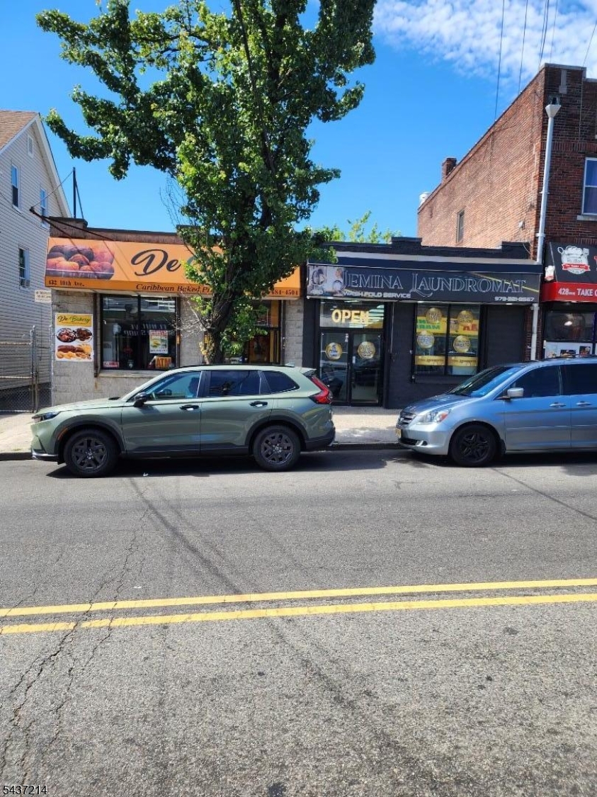 GREAT BUSINESS OPPORTUNITY TO PURCHASE A COMMERCIAL BUILDING WITH TWO ON GOING BUSINESS. A BAKERY & LAUNDROMAT. RENTS ARE GOOD WITH LEASES THAT HAVE AN AUTOMATIC YEARLY INCRESE OF 5% PER YEAR. TENANTS PAY CITY TAXES AND SEWER.
