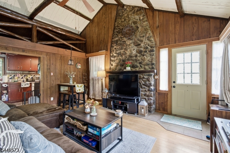 Cupsaw Lake - Residential
