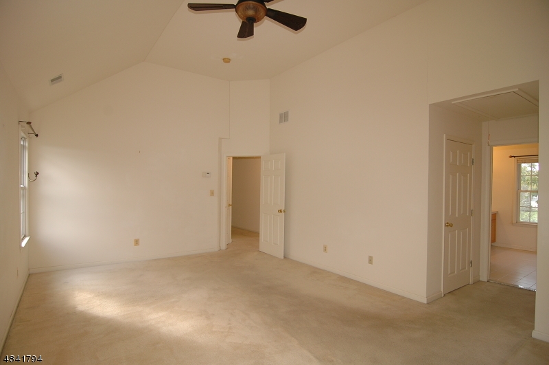 POETS PEAK - Residential