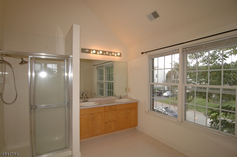 POETS PEAK - Residential