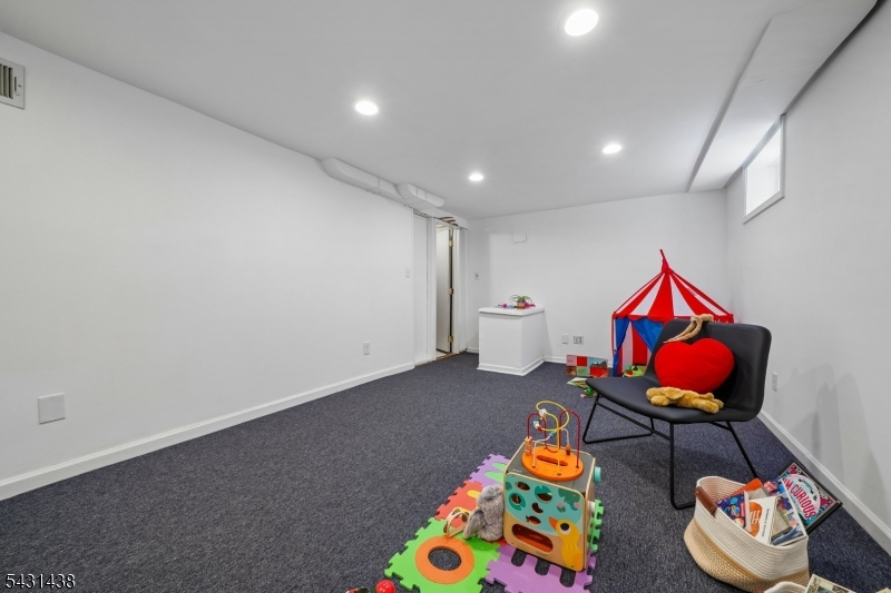 WEST MONTROSE - Residential