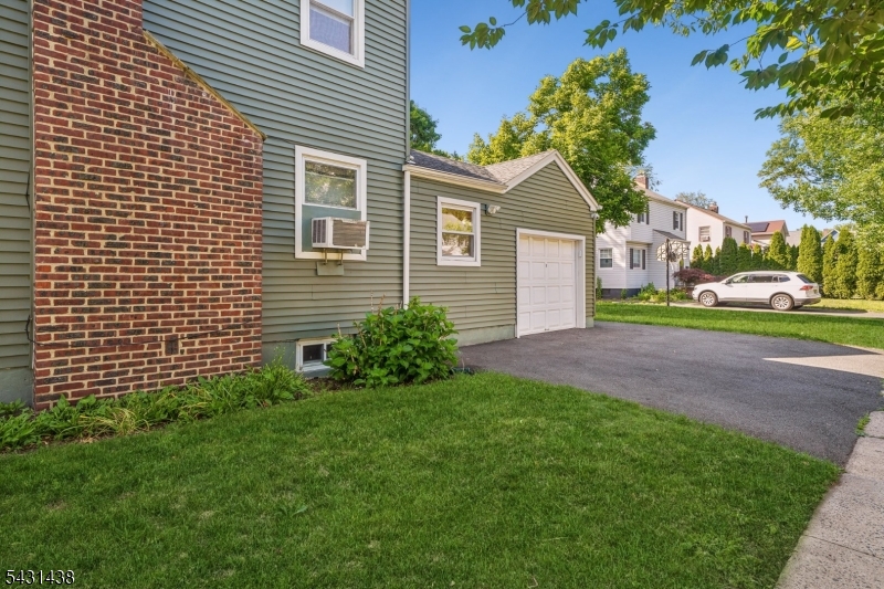 WEST MONTROSE - Residential