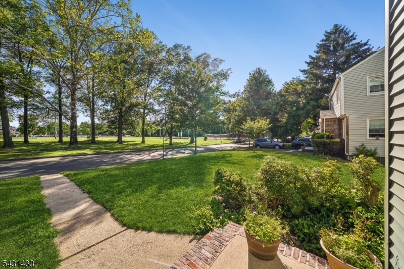 WEST MONTROSE - Residential