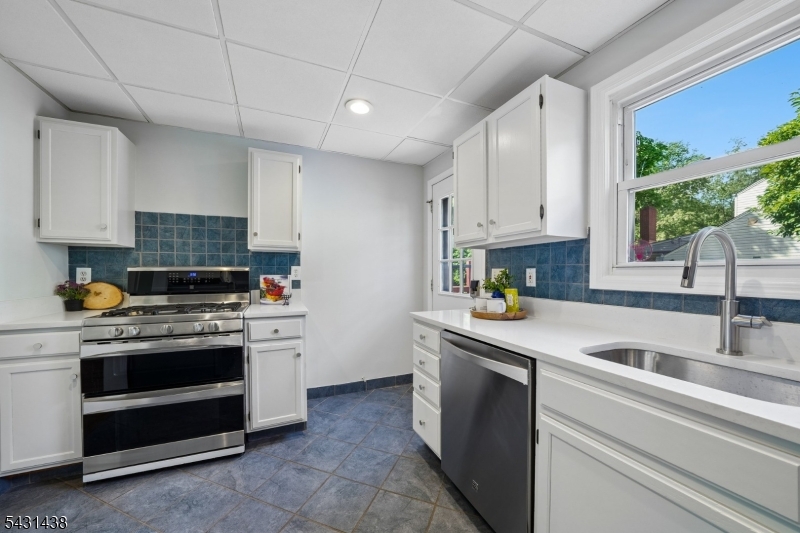 WEST MONTROSE - Residential