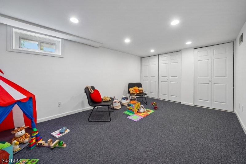 WEST MONTROSE - Residential