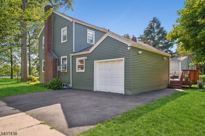WEST MONTROSE - Residential
