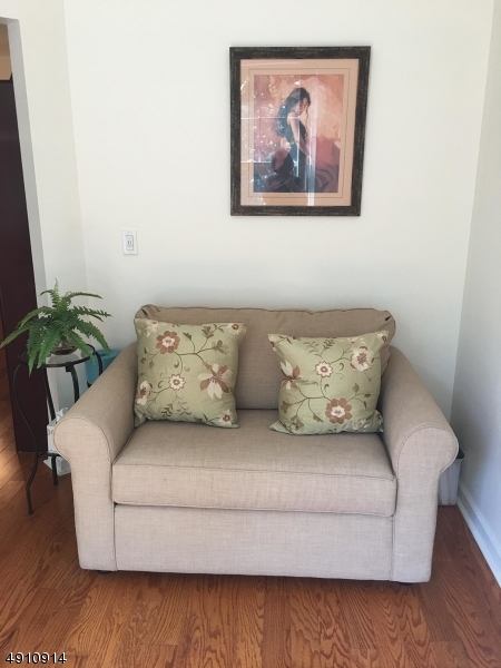 FOX HILLS - Residential