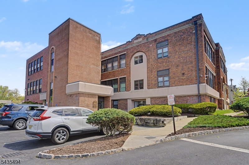 Schoolhouse Plaza - Residential