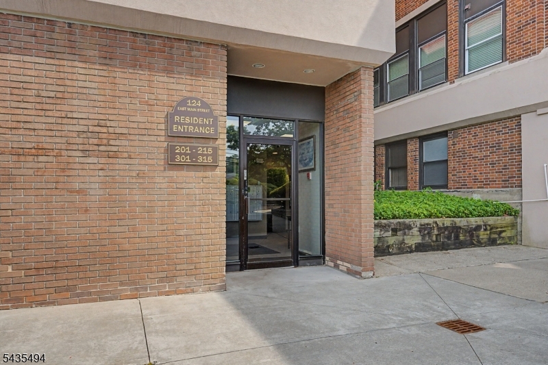 Schoolhouse Plaza - Residential