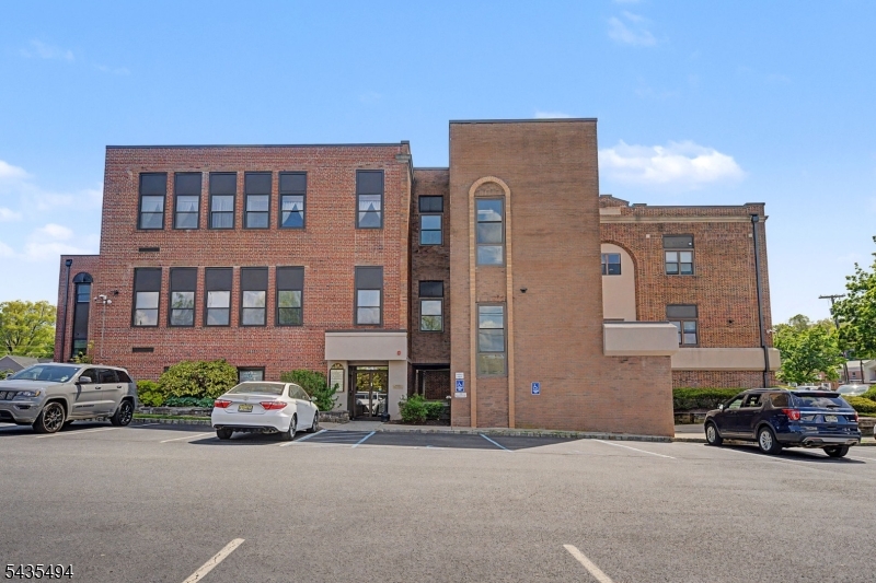 Schoolhouse Plaza - Residential