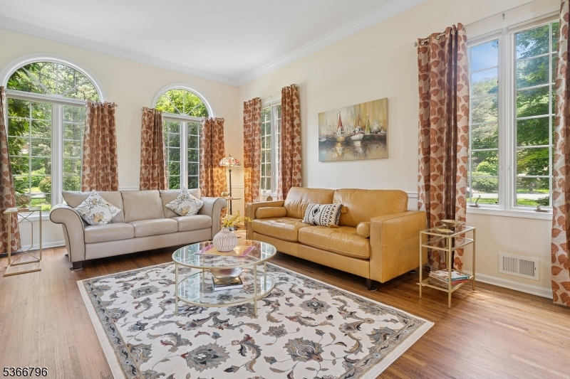 Paramount Estates - Residential