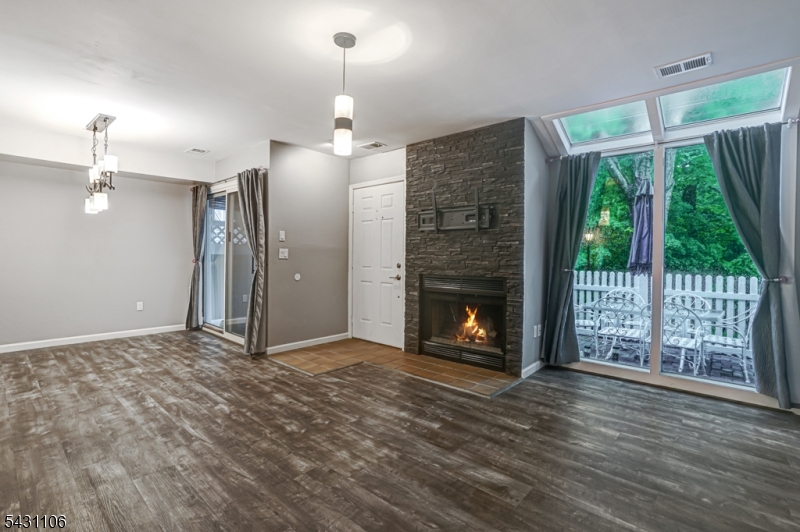 Crestmont Highlands - Residential Lease