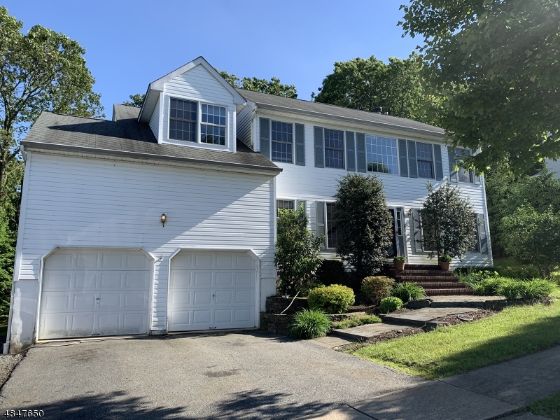 MOTIVATED SELLERS! CHARMING COLONIAL W 2 STORY FOYER,  FINISHED WALKOUT BASEMENT W FULL BATH. SOME ROOMS NEWLY PAINTED. KITCHEN WITH STAINLESS STEEL APPLIANCES & GRANITE COUNTERTOPS. SLIDER LEADS TO DECK OVERLOOKING LARGE, TREE-LINED BACK YARD. THIS HOME BOASTS A FAMILY ROOM W FIRE PLACE,, FORMAL LIVING ROOM & DINING ROOM W GLEAMING WOOD FLOORS, LOVELY MASTER SUITE WITH LUXURY BATH WITH DUAL VANITY, SOAKING TUB & STALL SHOWER, 3 ADDITIONAL SPACIOUS BEDROOMS, RECESSED LIGHTING, MOLDINGS, CERAMIC TILE, NEUTRAL DECOR, PUBLIC UTILITIES & CONVENIENTLY LOCATED IN HIGHLY DESIRABLE HUNTERS RIDGE SECTION OF ROXBURY.  ALL WINDOW TREATMENTS, LIGHTING & APPLIANCES INCLUDED. MOVE IN READY BUT NEEDS SOME TLC