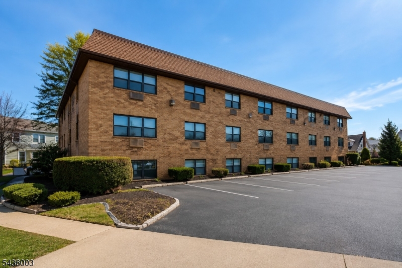 near train and downtown - Residential