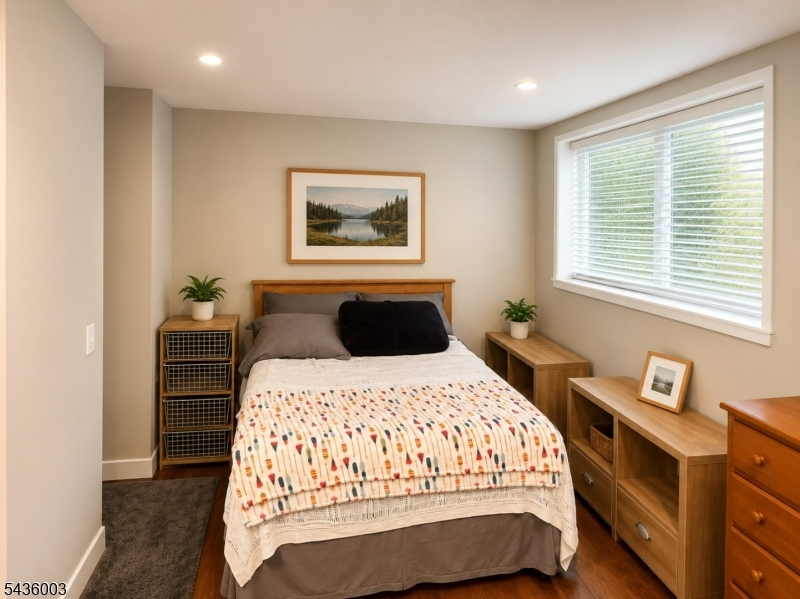 near train and downtown - Residential