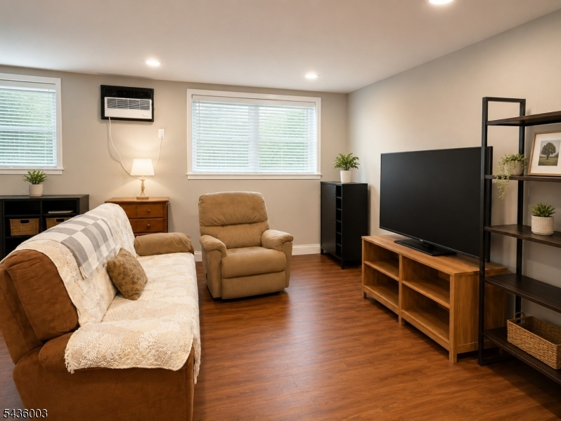 near train and downtown - Residential