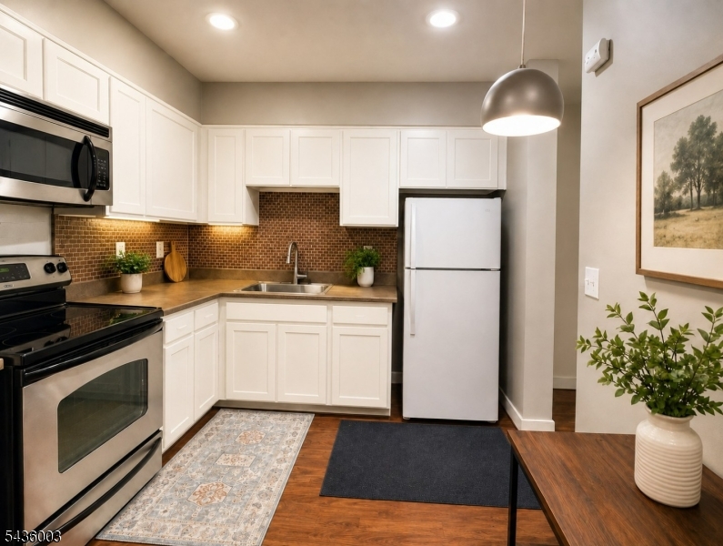 near train and downtown - Residential