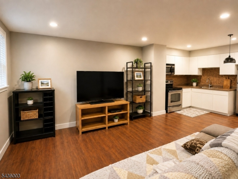near train and downtown - Residential